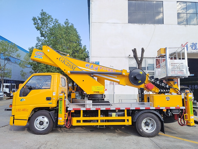 江铃顺达28米型高空作业车