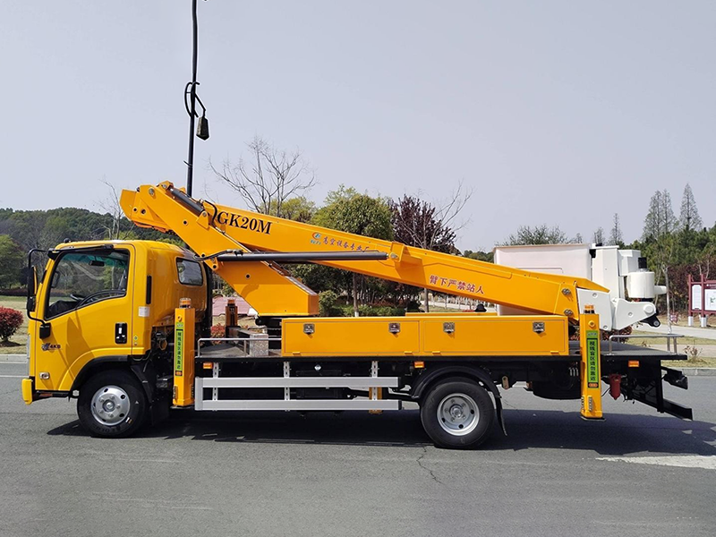五十铃后置斗绝缘高空作业车