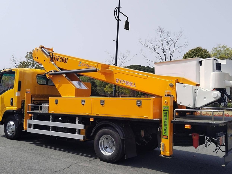 五十铃后置斗绝缘高空作业车