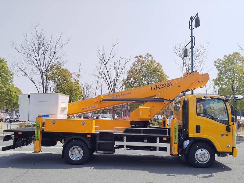 五十铃后置斗绝缘高空作业车