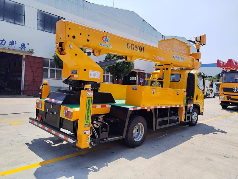 五十铃前置斗绝缘高空作业车